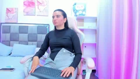 emily9__ online show from May 25, 8:41 pm