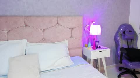 Emily online show from October 28, 5:02 am