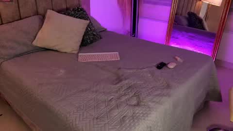  emily valentina     online show from May 7, 2:27 am