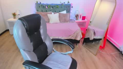 Emily online show from July 3, 4:18 am