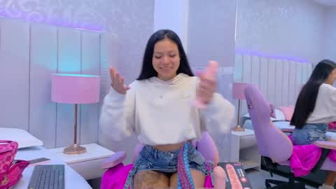 EMILY online show from May 7, 11:36 am