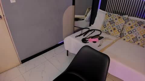              online show from April 4, 2:49 pm