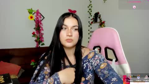 Snapshot of emily_coraline chatting on February 18, 3:43 pm Emily online show from February 18, 3:43 pm