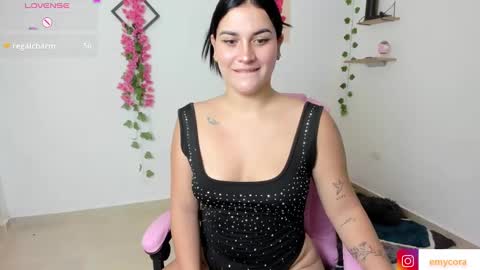 Snapshot of emily_coraline chatting on December 15, 1:43 pm Emily online show from December 15, 1:43 pm