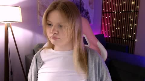 emily_coyness online show from March 30, 9:58 pm