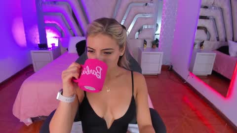 Emily online show from December 17, 10:44 am