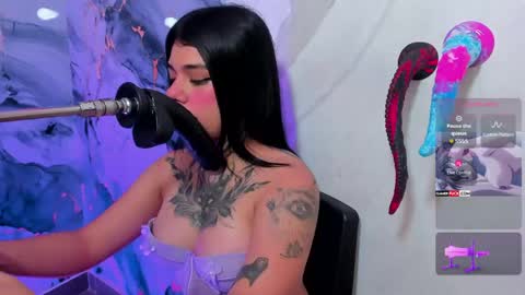 emily_evol online show from May 8, 11:57 am