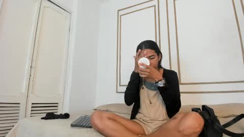 emily_gaviria1 online show from May 18, 12:11 pm