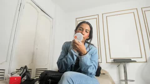 emily_gaviria1 online show from May 26, 12:26 pm