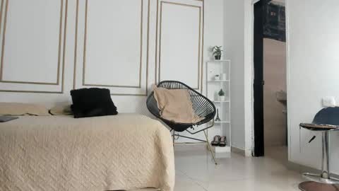 emily_gaviria1 online show from May 5, 12:08 pm