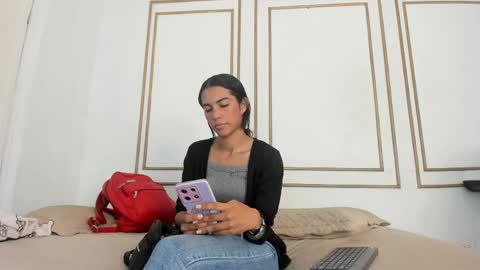 emily_gaviria1 online show from May 19, 12:12 pm