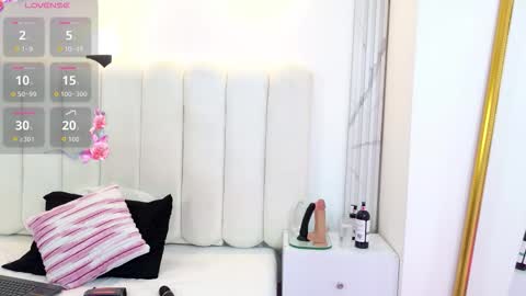 emily_hilton1 online show from March 31, 6:52 pm