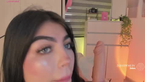 EmilyKenner  Independent model  online show from May 21, 1:53 pm