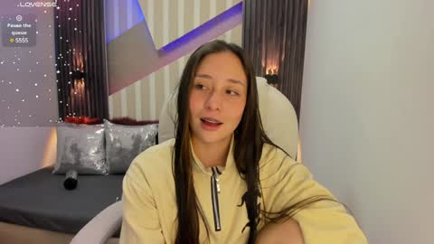 Emily online show from December 19, 2:24 pm