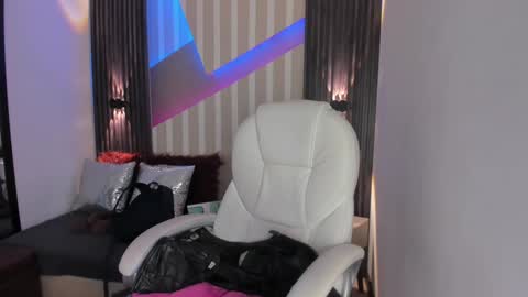 Emily online show from December 13, 2:38 pm