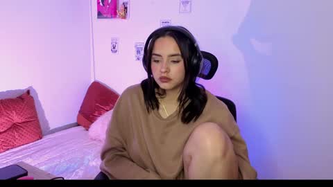 Emily Lindey online show from May 2, 5:22 am