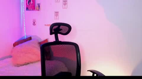 Emily Lindey online show from May 13, 5:02 am