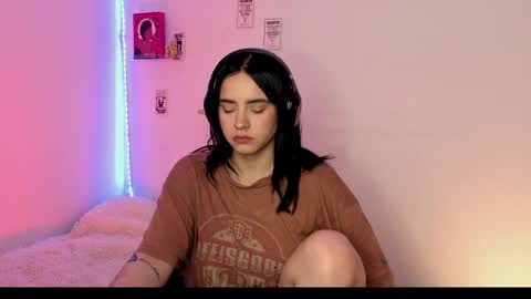 Emily Lindey online show from May 15, 5:33 am