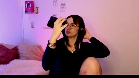 Emily Lindey online show from May 7, 2:27 am