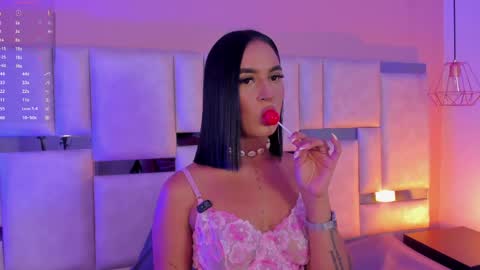 emily_luve online show from May 12, 8:48 pm