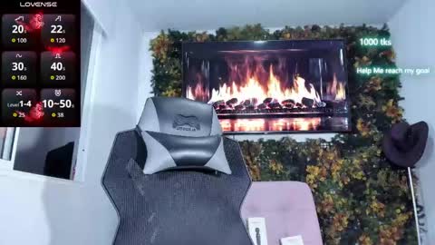 emily_palmeer online show from May 13, 9:59 am