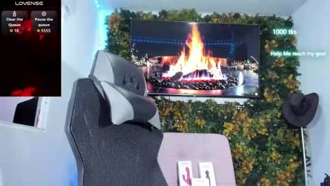 emily_palmeer online show from May 14, 11:05 am
