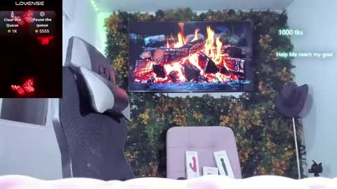 emily_palmeer online show from May 9, 10:17 am