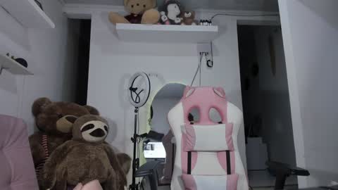 Snapshot of emily_palmeer chatting on January 8, 7:55 am emily_palmeer online show from January 8, 7:55 am
