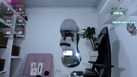 Snapshot of emily_palmeer chatting on September 19, 10:47 am emily_palmeer online show from September 19, 10:47 am
