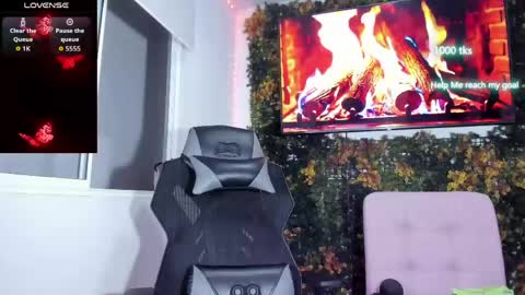 emily_palmeer online show from May 19, 10:22 am