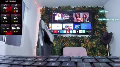 emily_palmeer online show from May 11, 10:50 am