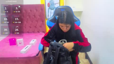       online show from November 9, 12:45 pm