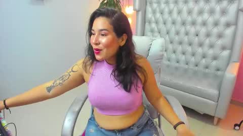 Snapshot of emily_sander_ chatting on October 1, 7:52 pm emily_sander_ online show from October 1, 7:52 pm