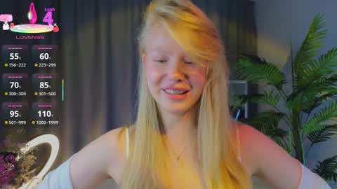 Snapshot of emily_shepard chatting on September 25, 2:54 am emily shepard online show from September 25, 2:54 am