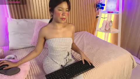 Emily online show from May 6, 12:31 pm