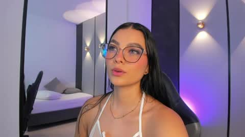 emily_tolson online show from May 12, 9:54 pm