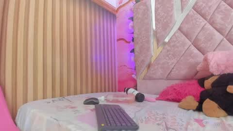 emily_velvet_ online show from May 15, 7:05 pm