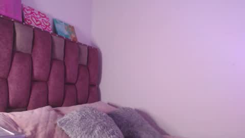 emily_w2 online show from January 6, 3:43 am