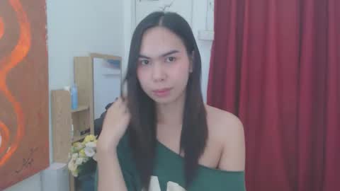 emily_xo143 online show from May 9, 11:34 am