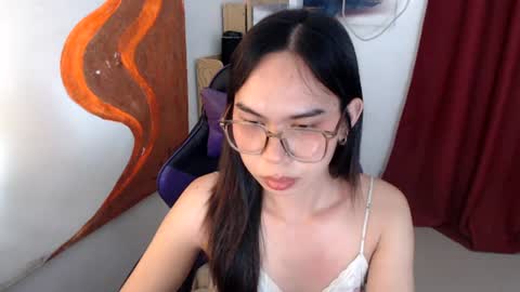 emily_xo143 online show from June 23, 10:02 am