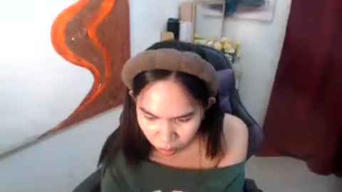 emily_xo143 online show from July 10, 9:21 am