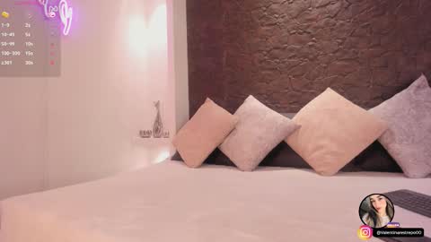 emilyallen_1 online show from December 16, 3:56 am