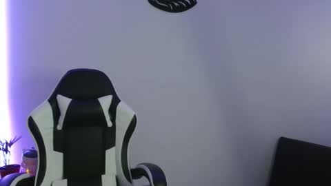 Emily online show from November 14, 10:48 am