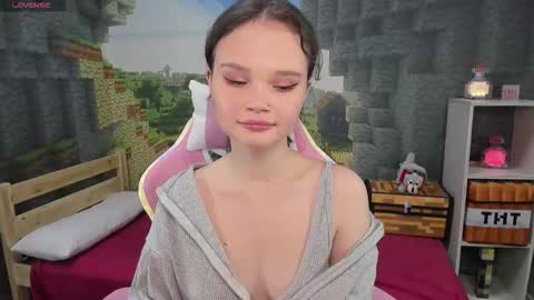 Emilyhaves online show from October 18, 3:59 pm