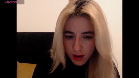 Snapshot of emilyedwadrs_2 chatting on October 10, 3:22 am Emily Edwards online show from October 10, 3:22 am