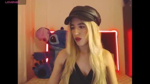 Snapshot of emilyedwadrs_2 chatting on February 3, 9:29 pm Emily Edwards online show from February 3, 9:29 pm