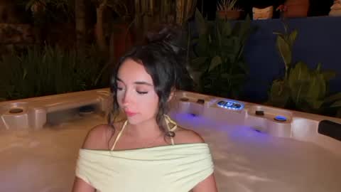 emilyfawn online show from April 16, 4:35 am