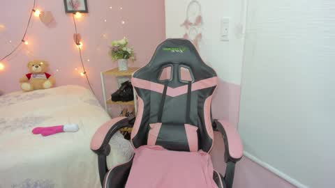 Emily online show from April 6, 10:55 pm