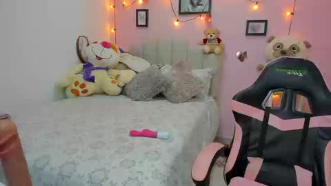 Snapshot of emilyharrix chatting on September 24, 10:42 pm Emily online show from September 24, 10:42 pm