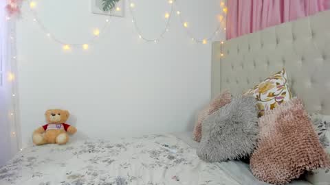Snapshot of emilyharrix chatting on January 17, 9:28 pm Emily online show from January 17, 9:28 pm